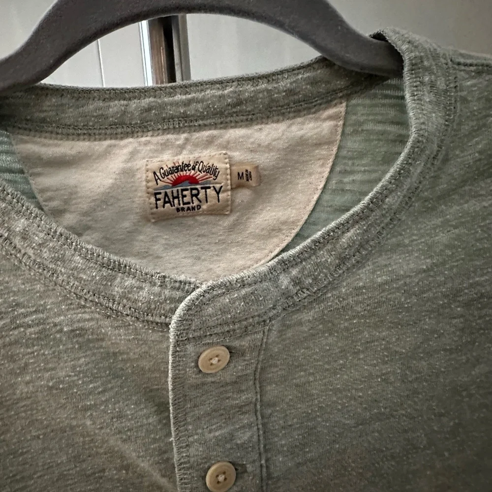 SOLD!!! Green Faherty 3 button polo - Picture 4 of 8